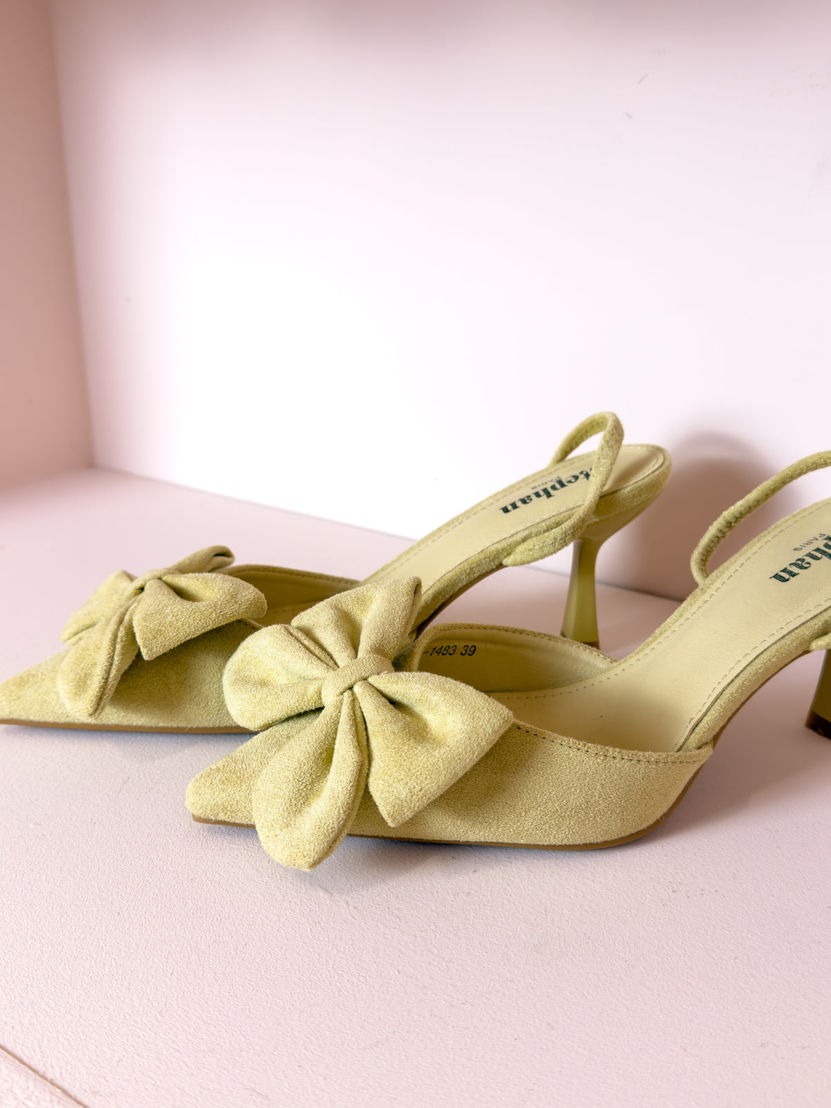 SOFT YELLOW BOW HEELS