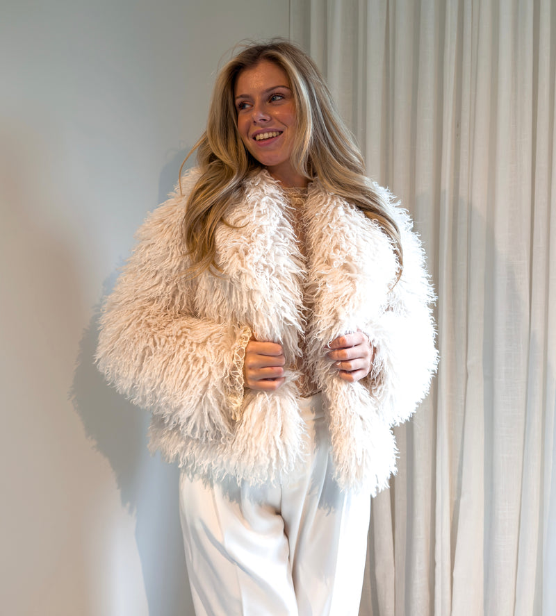 The Amara Furry Jacket – Cream Cloud